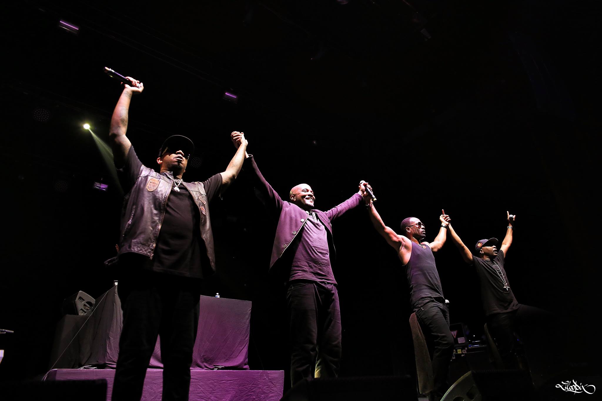 112 performing live on stage